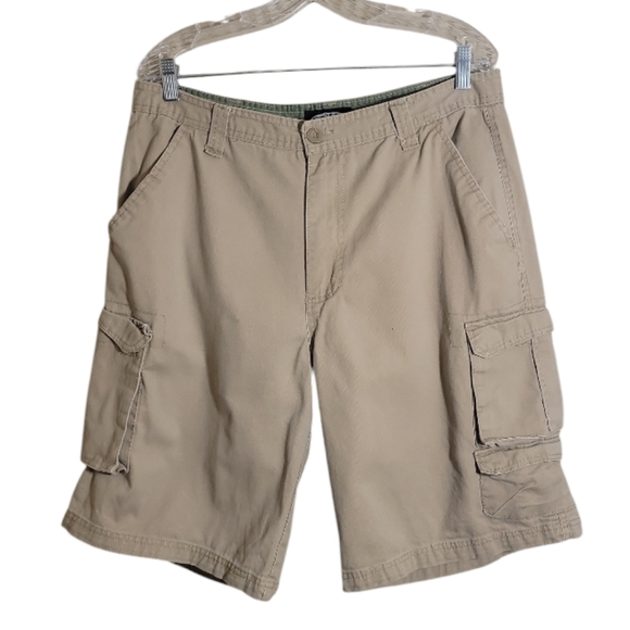 Rugged Wear men's khaki cargo shorts size 36 - Picture 1 of 9